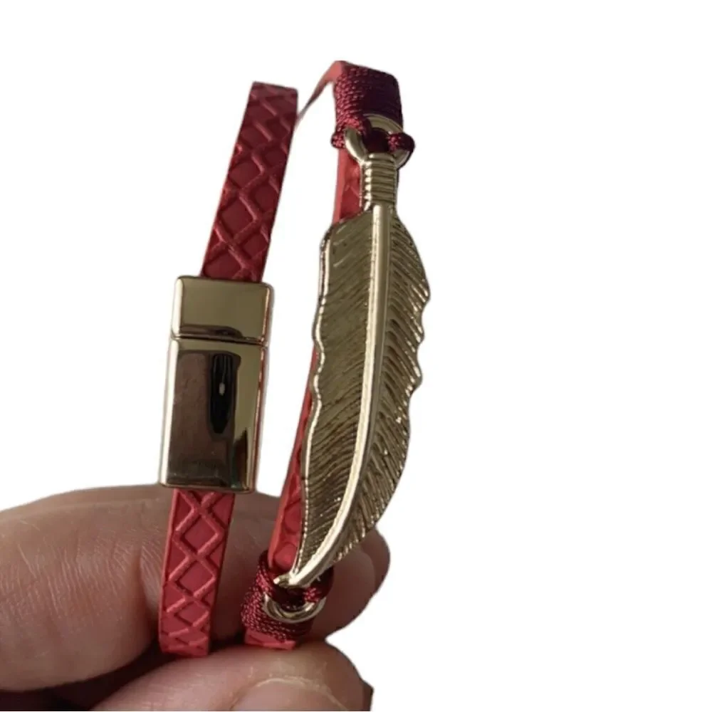🌼🌼Red leather wrap around bracelet with leaf NWT 🌼🌼